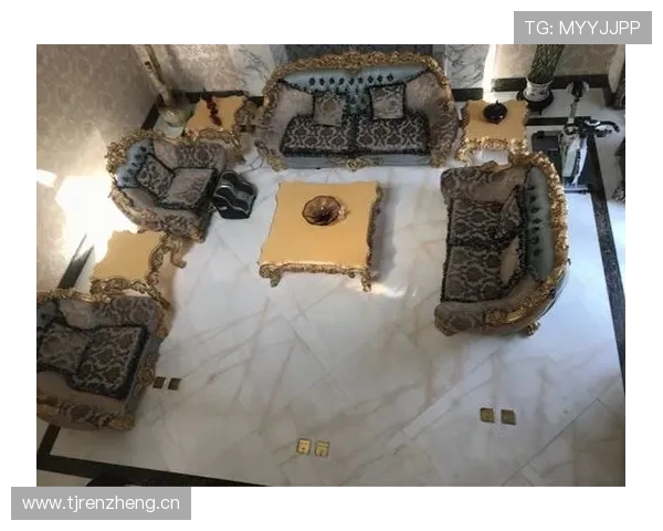 唐佳豪一张沙发照就把我狠狠打回穷人模式